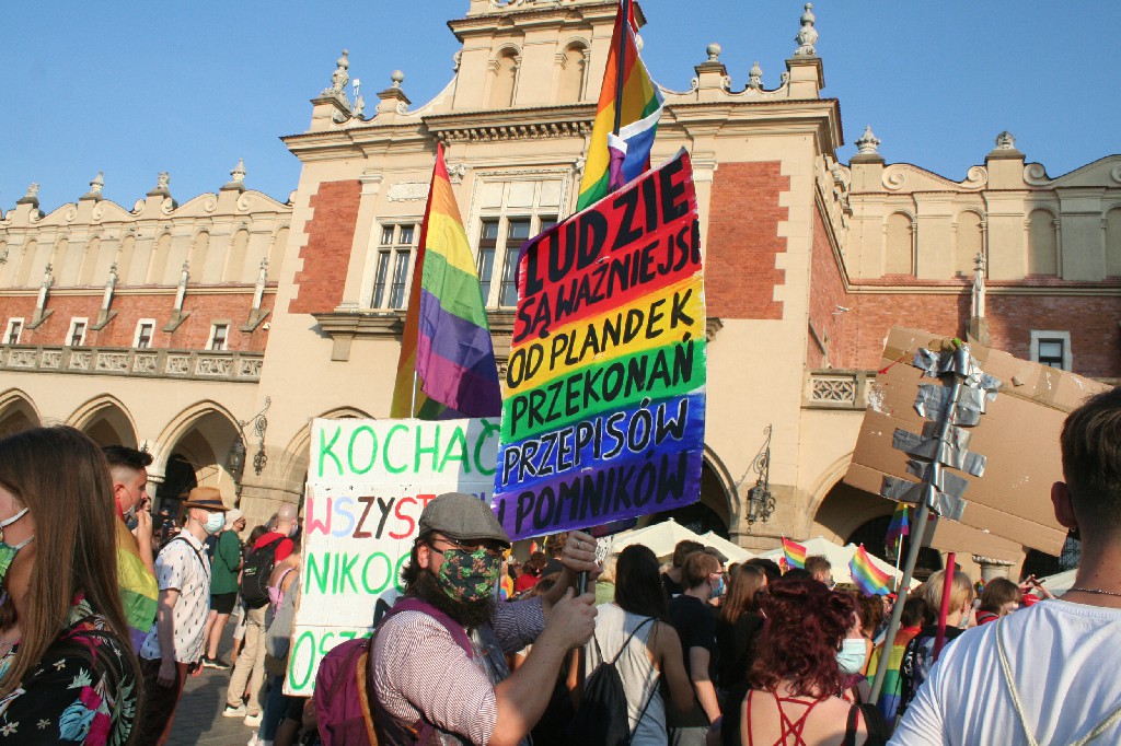 File:02018 0302 Nationalist anti-gay protesters (ONR, MW) during the  Equality March in Kraków.jpg - Wikimedia Commons